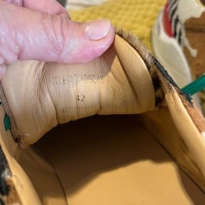 Burberry tennis shoes. Mens8 womens 10